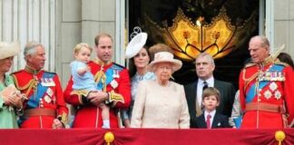 Members of the royal family gathered on a balcony at Buckingham Palace