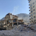 Putin’s Heavy Revenge! Collapsed building surrounded by debris and mountains