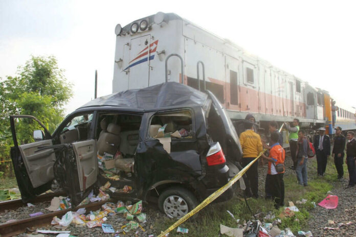2187943491 Train collided with car on railway track